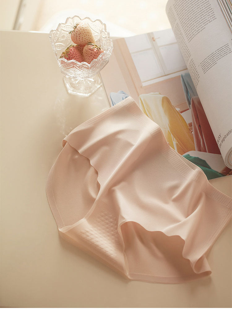 Cerotich Traceless3D Peach Hip Silk Panties for Women, Lightweight Barely-There Feel, Antibacterial Crotch, Anti-Exposure Briefs